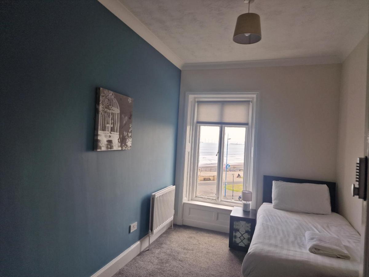 2 The Green, Exceptional Large House, Sea Views Loads Of Bathrooms Seaton Carew Exterior foto